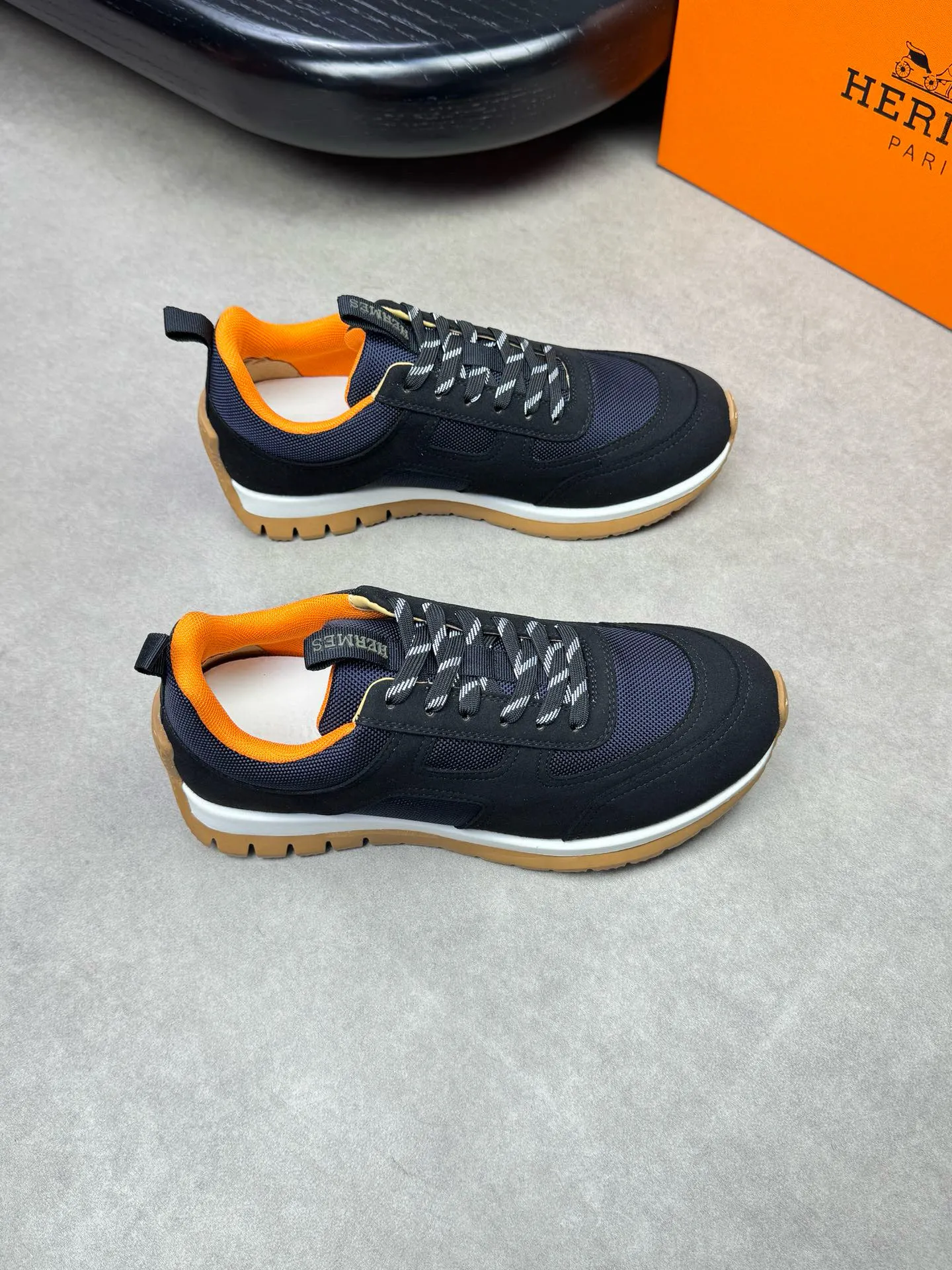 [HERMES] Hermès men's shoes 💰680💰 - high-end quality original items 🔍🔍🔍 casual sports shoes - upper: 🔝 suede environmentally friendly leather, brand high mercerized canvas body with forged ´H´ totem, tongue webbing injection molded brand logo - lining: brand canvas, foot pads; water-dyed cowhide -Outsole: ultra-light T men's shoes 💰U foam; two-color molded outsole -Ultra-high quality control, fine workmanship: highlighted (high-end, extravagance, grade) -Size: 39-44 (38, 45, can be customized)